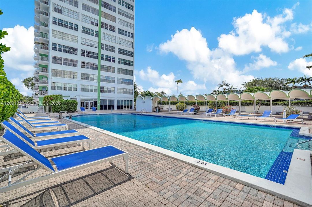 En Venta: $368,000 (2 camas, 2 baños, 1304 Pies cuadrados)