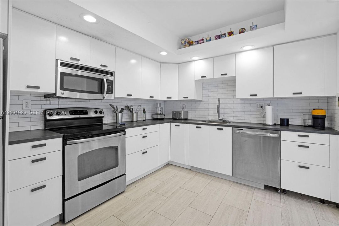 En Venta: $368,000 (2 camas, 2 baños, 1304 Pies cuadrados)