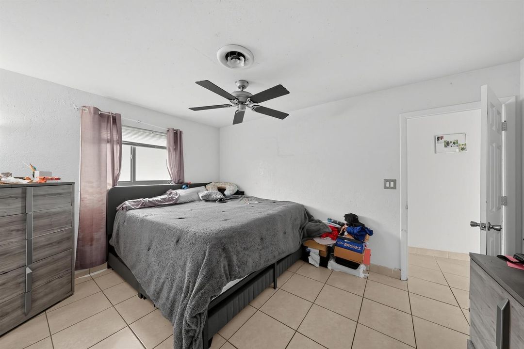 25_761_NW_65th_Ave-Bedroom-6782