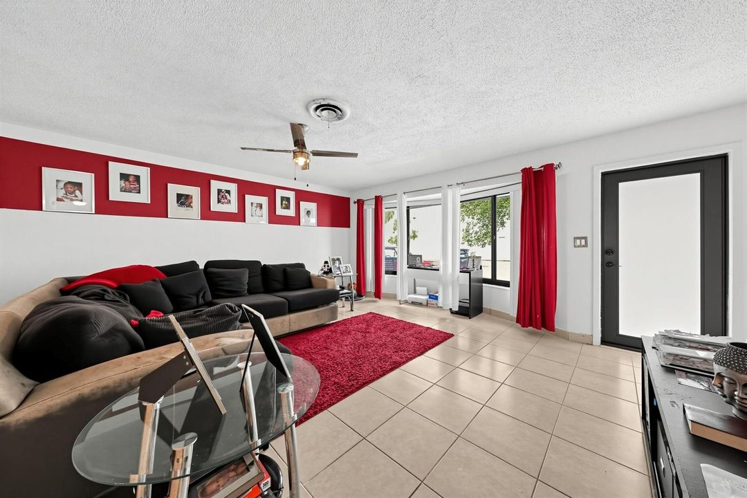 10_761_NW_65th_Ave-Living_room-6778