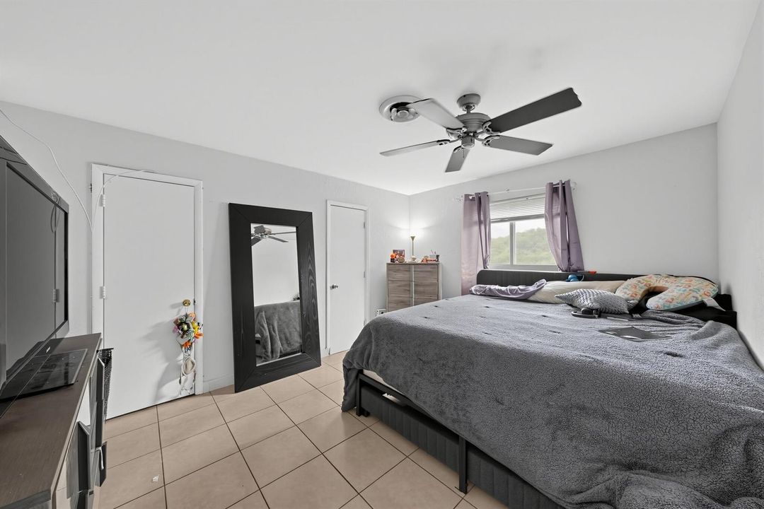 26_761_NW_65th_Ave-Bedroom-6781