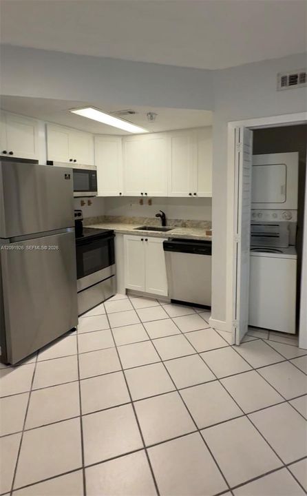 For Sale: $299,000 (1 beds, 1 baths, 362 Square Feet)