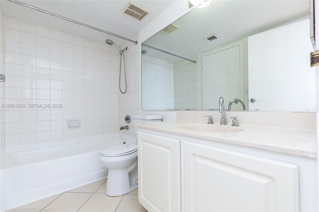 For Rent: $2,975 (2 beds, 2 baths, 1061 Square Feet)