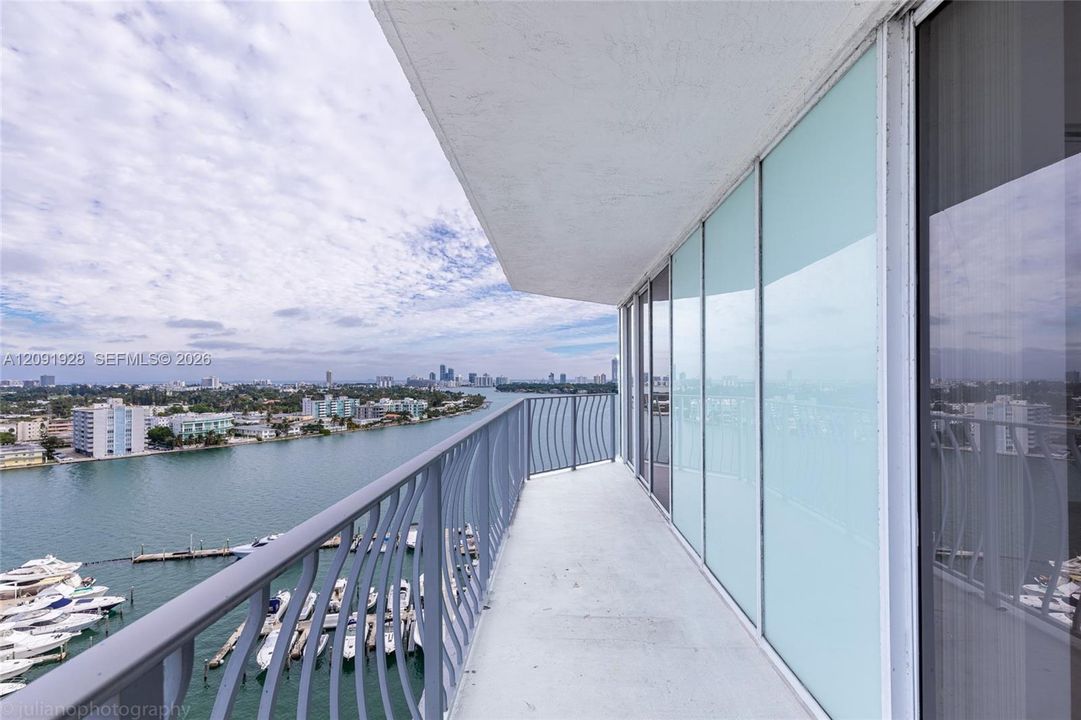 For Rent: $2,975 (2 beds, 2 baths, 1061 Square Feet)