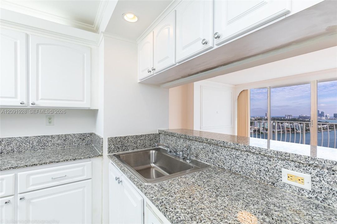 For Rent: $2,975 (2 beds, 2 baths, 1061 Square Feet)