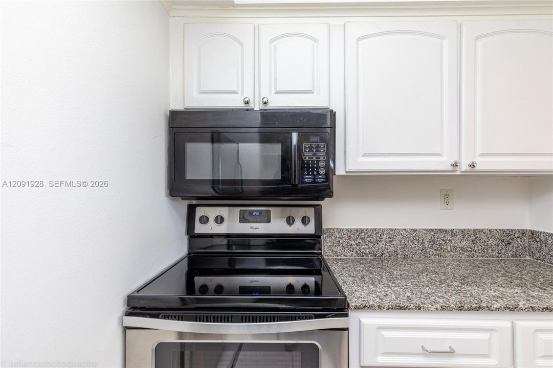 For Rent: $2,975 (2 beds, 2 baths, 1061 Square Feet)
