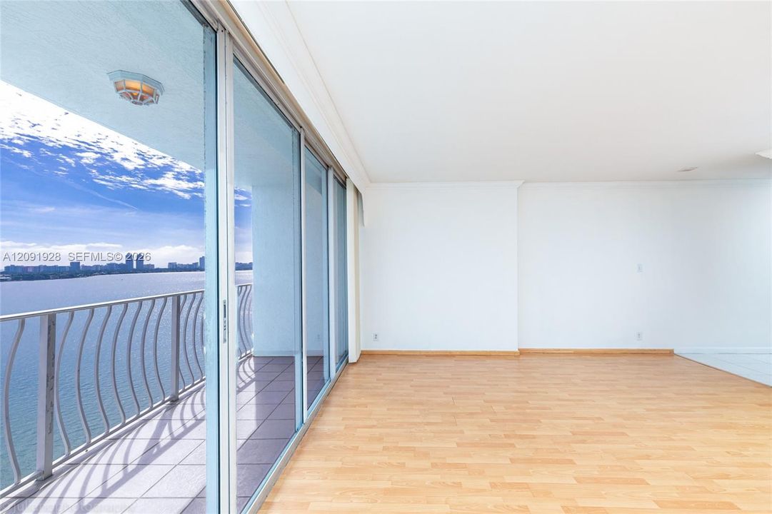 For Rent: $2,975 (2 beds, 2 baths, 1061 Square Feet)