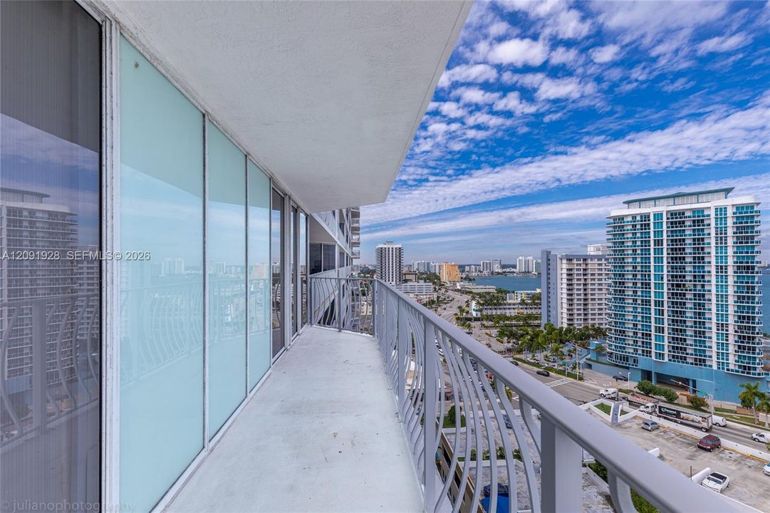 For Rent: $2,975 (2 beds, 2 baths, 1061 Square Feet)