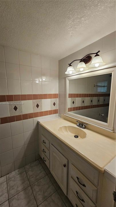 MAIN BATH 2