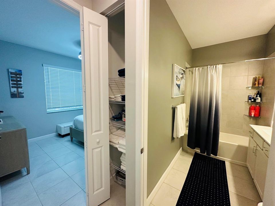 Guest bath & fro