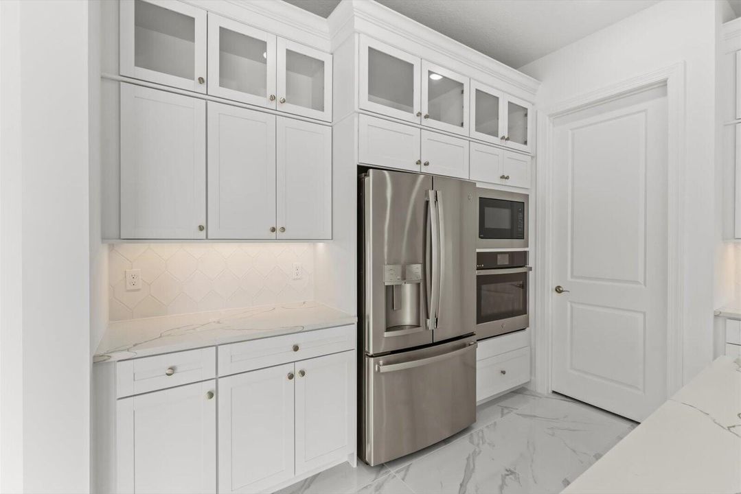 20-KitchenFridge