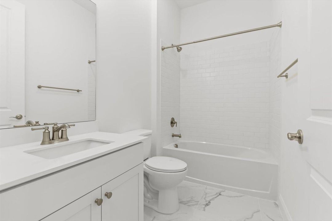38-GuestBath2