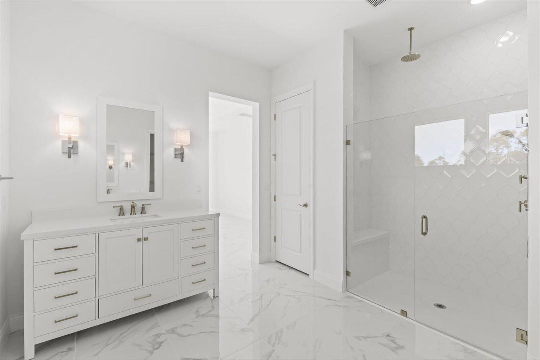 32-PrimaryBedShower