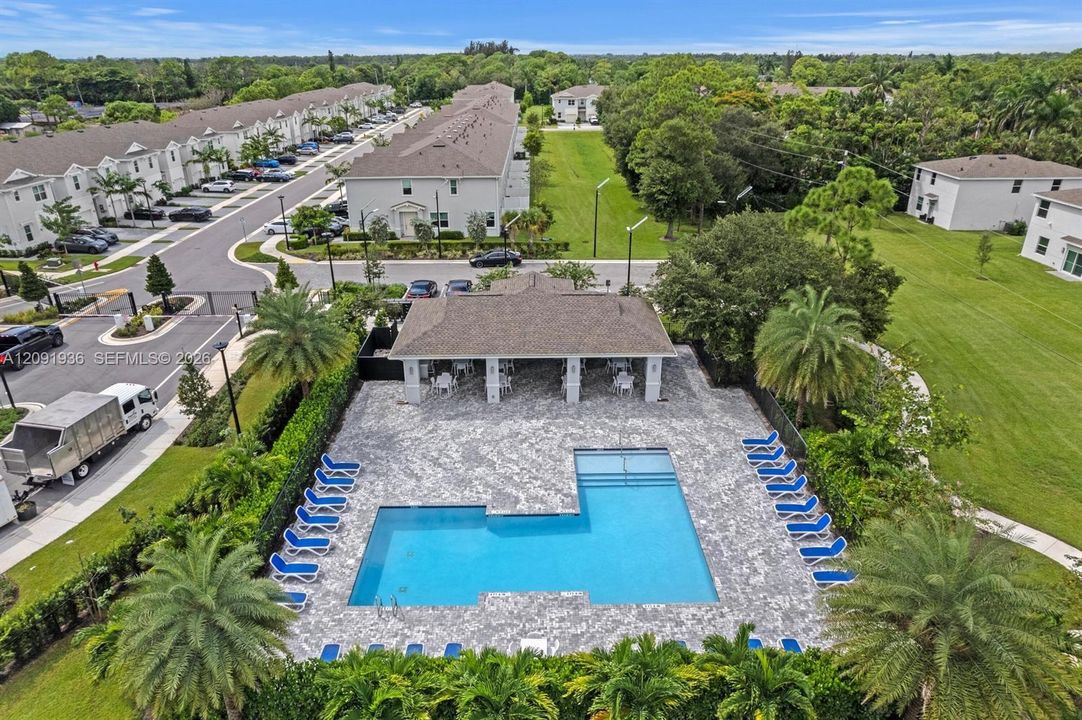 For Rent: $3,100 (3 beds, 2 baths, 1628 Square Feet)