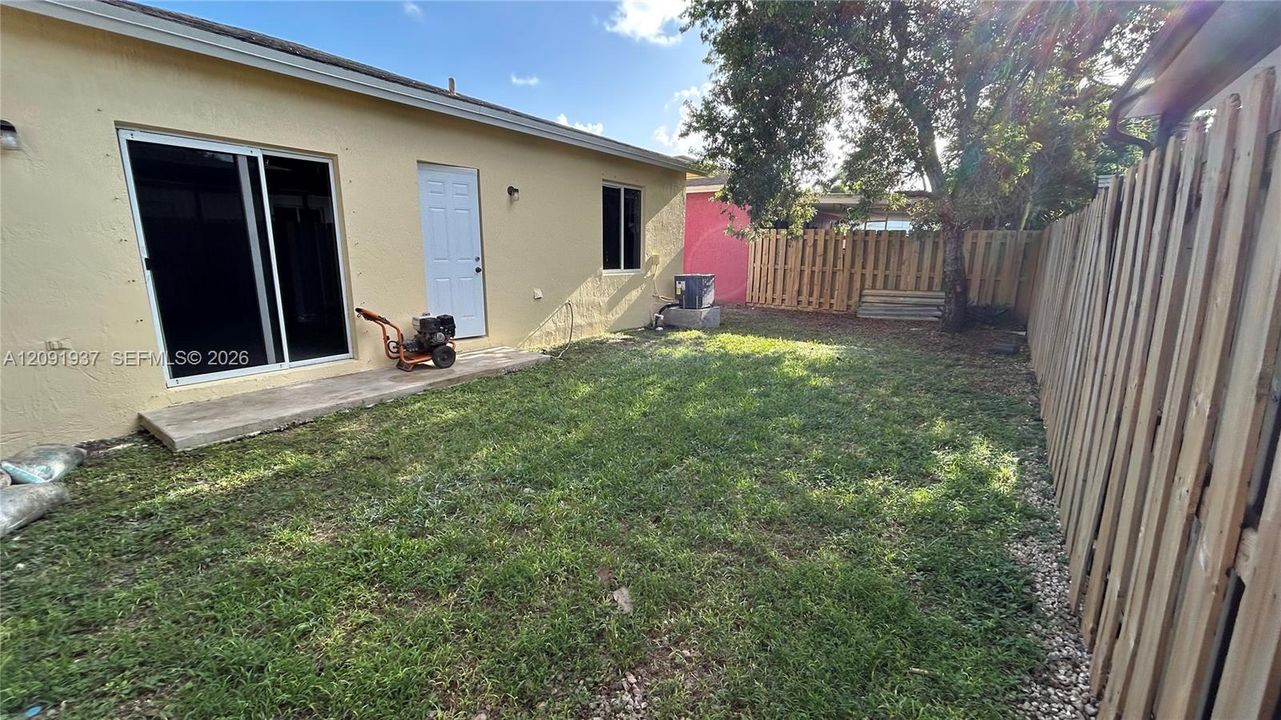 For Rent: $2,800 (3 beds, 2 baths, 1280 Square Feet)