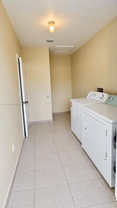For Rent: $2,800 (3 beds, 2 baths, 1280 Square Feet)
