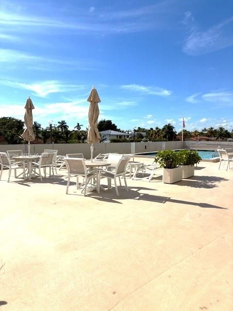 For Rent: $2,750 (2 beds, 2 baths, 1158 Square Feet)