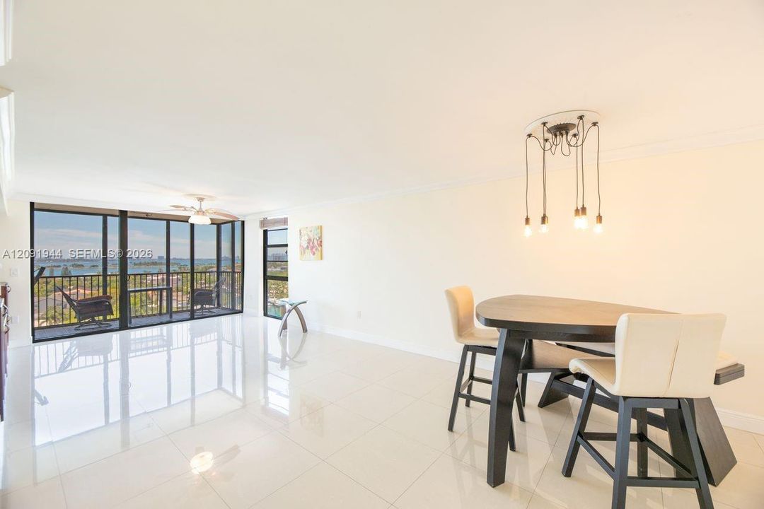 For Rent: $2,750 (2 beds, 2 baths, 1158 Square Feet)