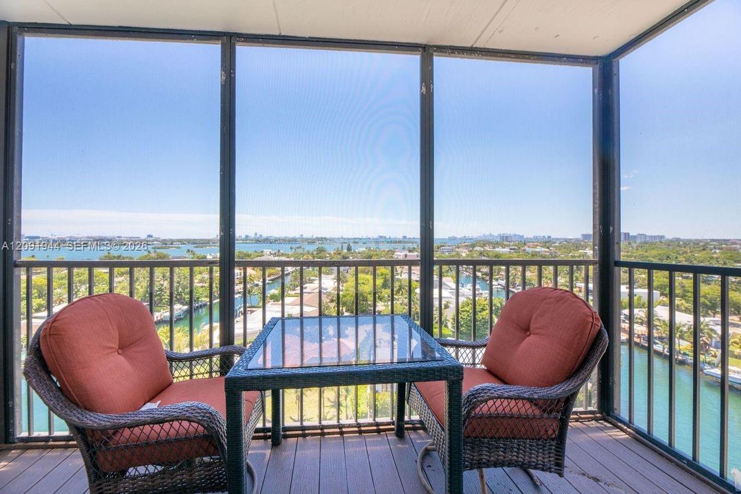 For Rent: $2,750 (2 beds, 2 baths, 1158 Square Feet)