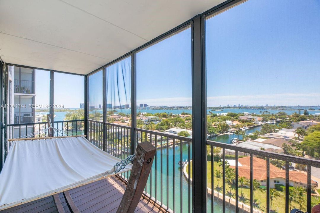 For Rent: $2,750 (2 beds, 2 baths, 1158 Square Feet)