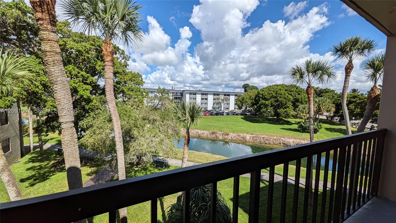 For Rent: $1,900 (1 beds, 1 baths, 787 Square Feet)