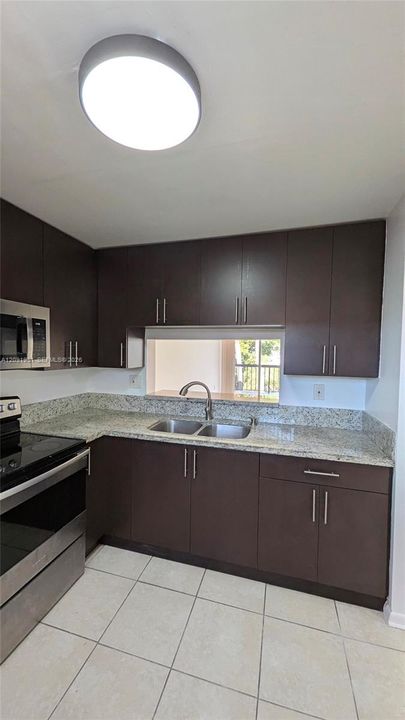 For Rent: $1,900 (1 beds, 1 baths, 787 Square Feet)