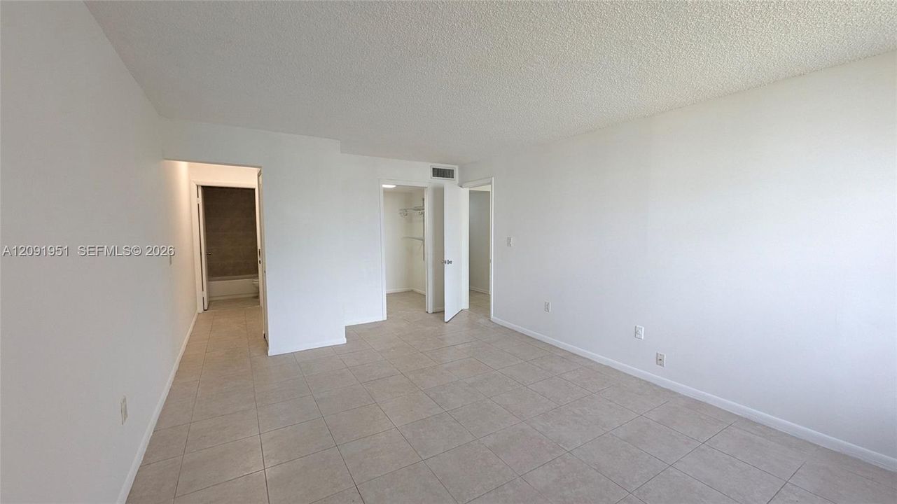 For Rent: $1,900 (1 beds, 1 baths, 787 Square Feet)