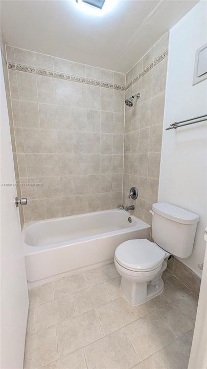 For Rent: $1,900 (1 beds, 1 baths, 787 Square Feet)
