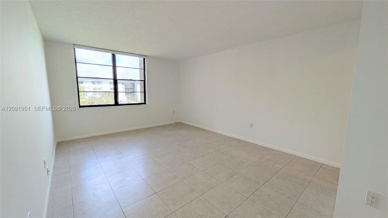 For Rent: $1,900 (1 beds, 1 baths, 787 Square Feet)