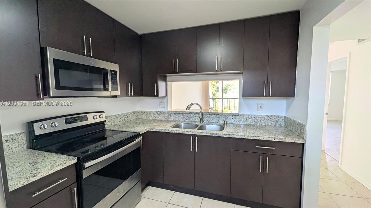 For Rent: $1,900 (1 beds, 1 baths, 787 Square Feet)