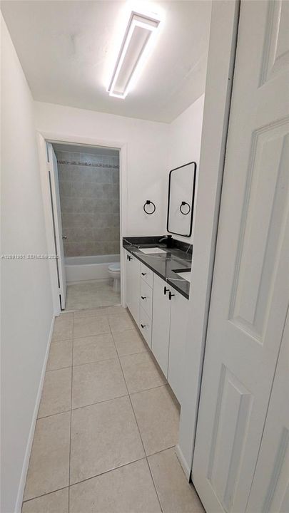 For Rent: $1,900 (1 beds, 1 baths, 787 Square Feet)