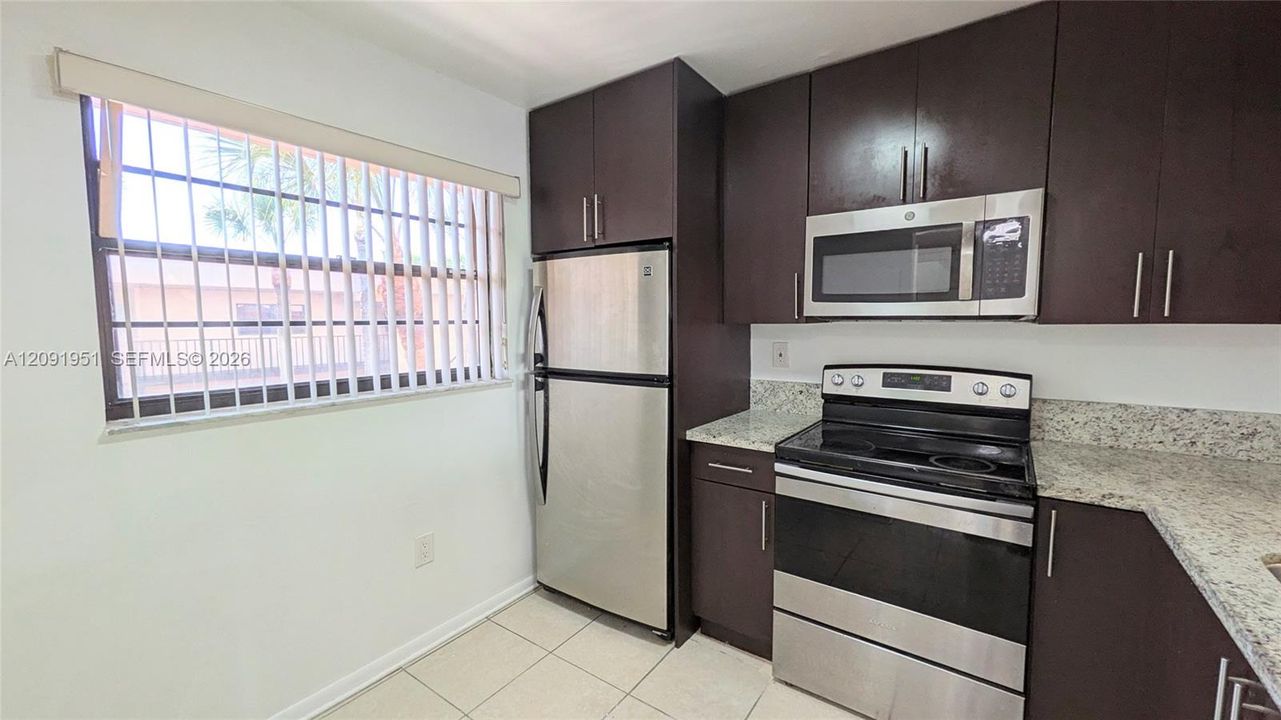 For Rent: $1,900 (1 beds, 1 baths, 787 Square Feet)