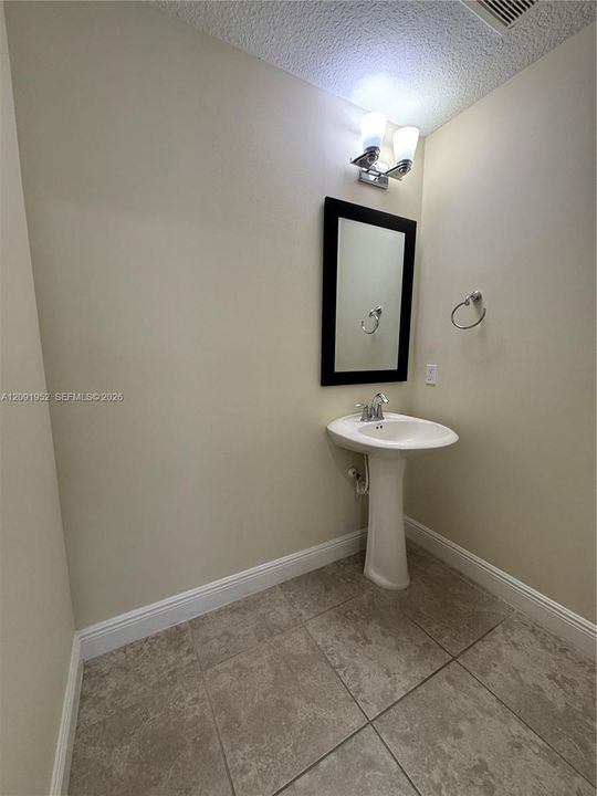 En Renta: $3,650 (3 camas, 2 baños, 1749 Pies cuadrados)