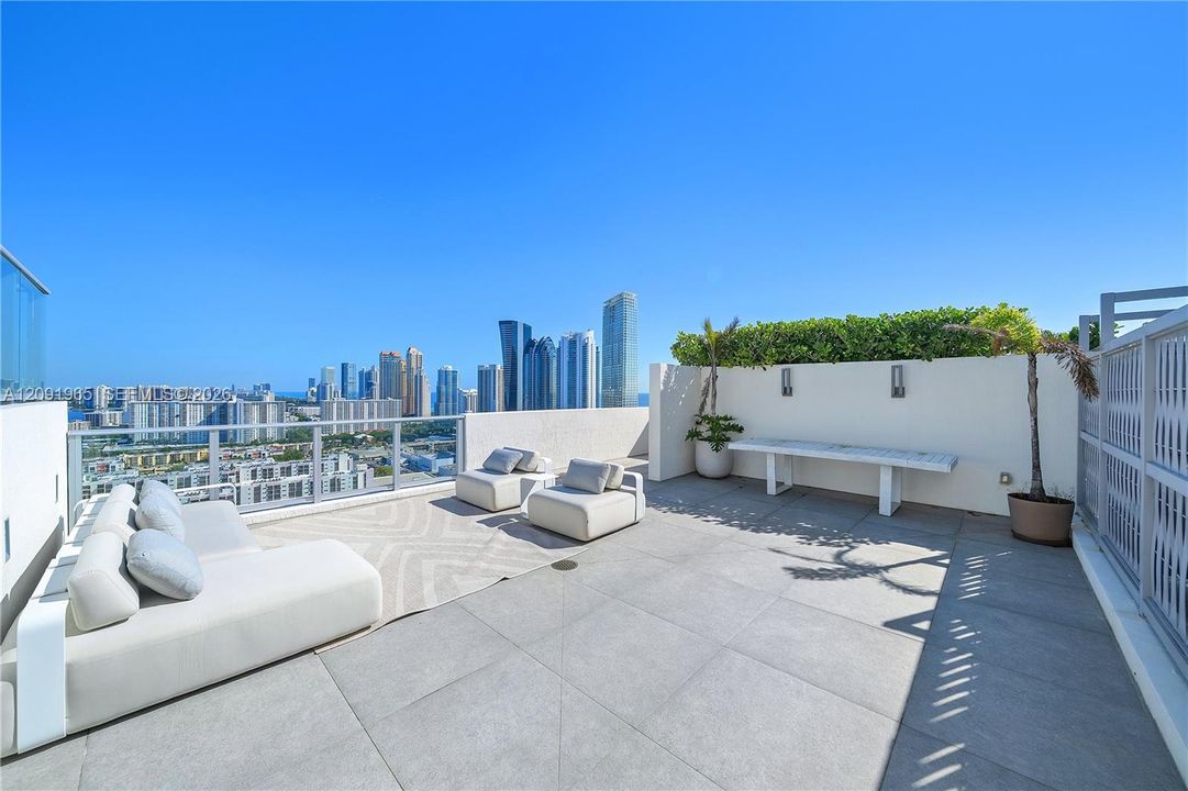 En Venta: $3,395,000 (4 camas, 4 baños, 3722 Pies cuadrados)