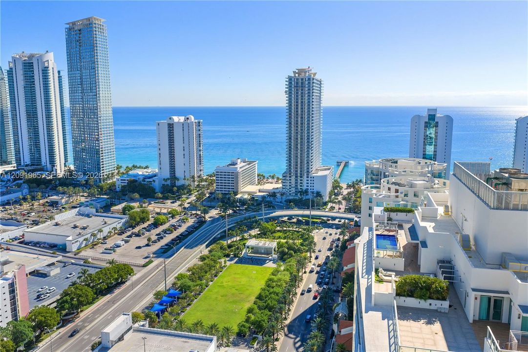 En Venta: $3,395,000 (4 camas, 4 baños, 3722 Pies cuadrados)