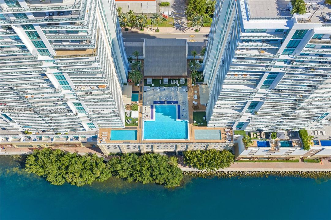 En Venta: $3,395,000 (4 camas, 4 baños, 3722 Pies cuadrados)