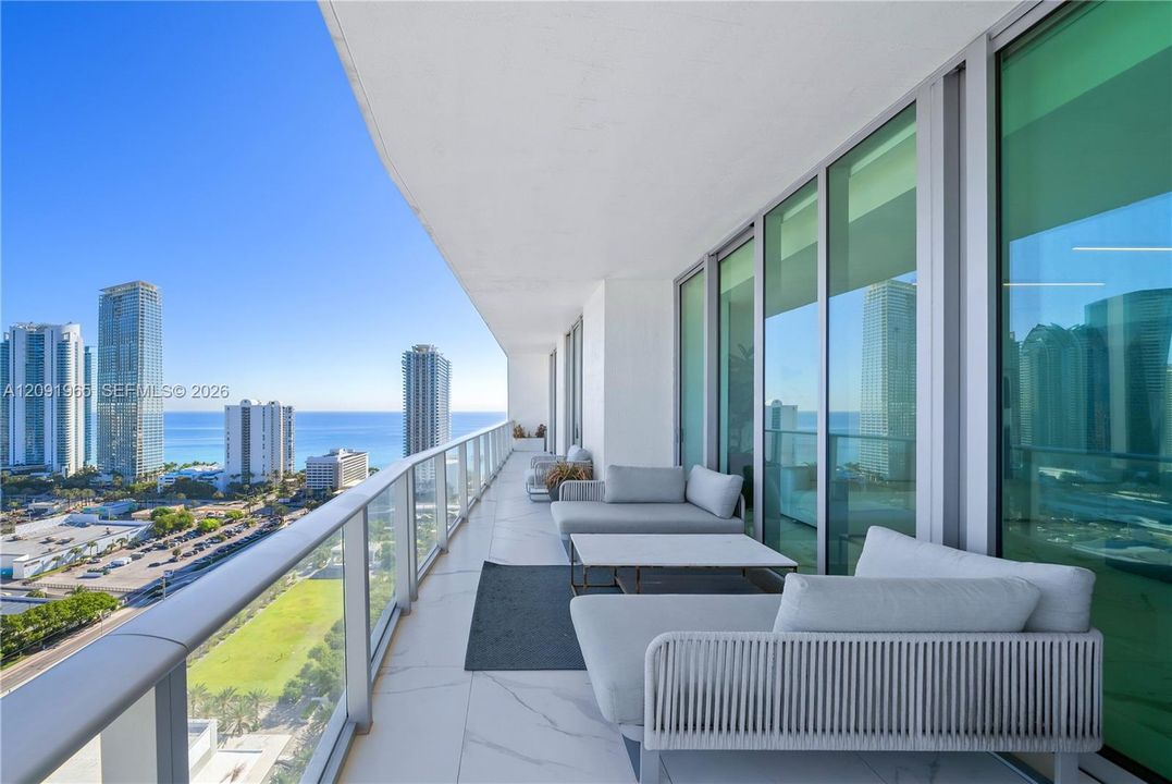 En Venta: $3,395,000 (4 camas, 4 baños, 3722 Pies cuadrados)