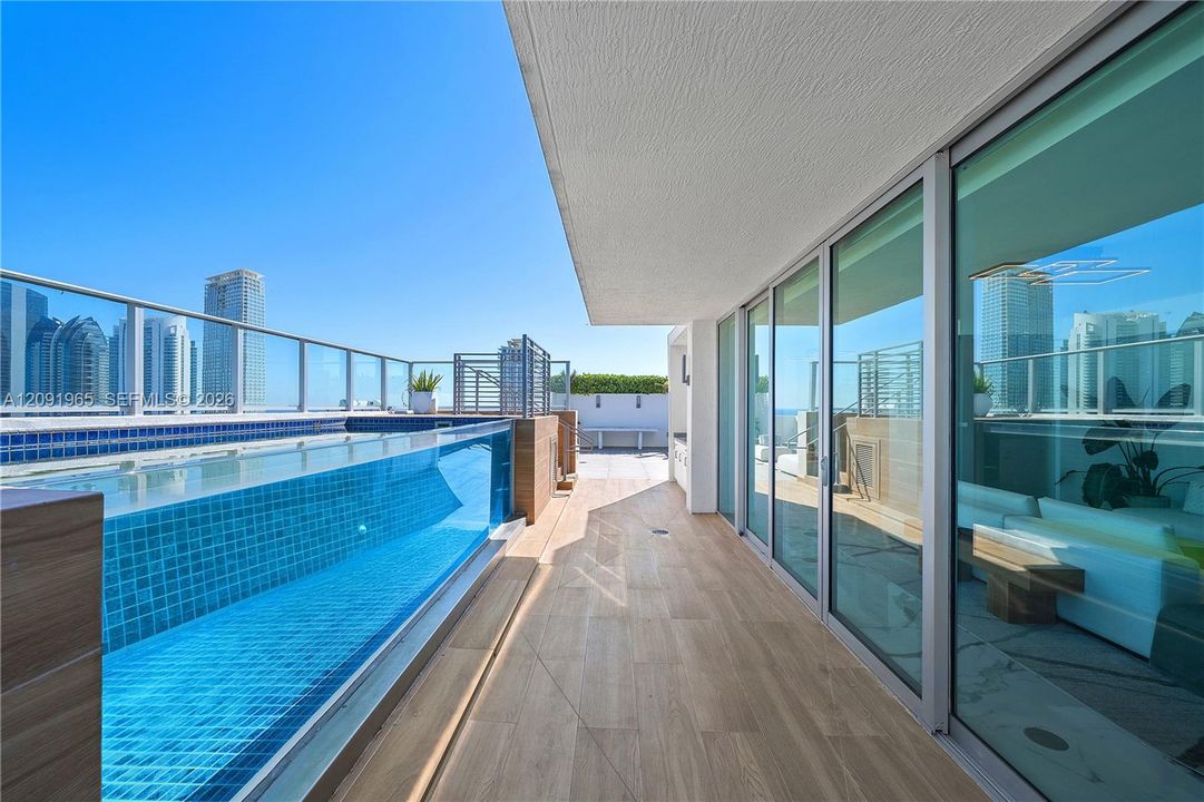 En Venta: $3,395,000 (4 camas, 4 baños, 3722 Pies cuadrados)