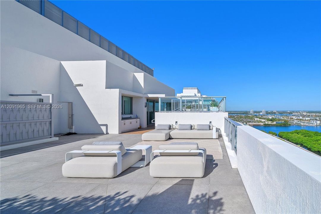En Venta: $3,395,000 (4 camas, 4 baños, 3722 Pies cuadrados)