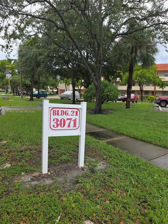 For Sale: $125,000 (1 beds, 1 baths, 640 Square Feet)
