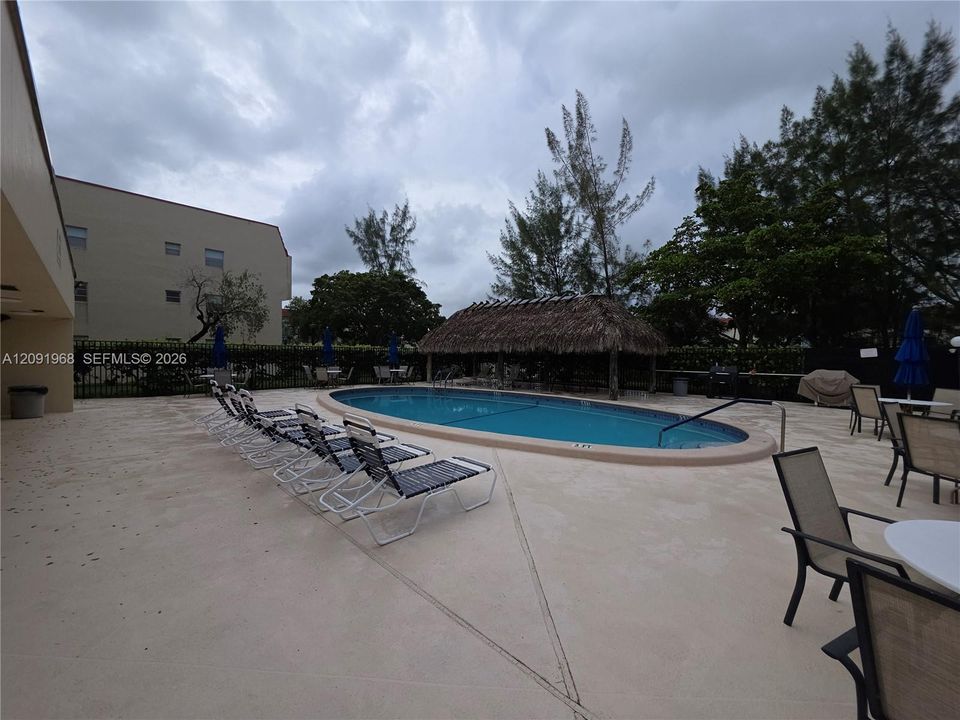 For Sale: $125,000 (1 beds, 1 baths, 640 Square Feet)