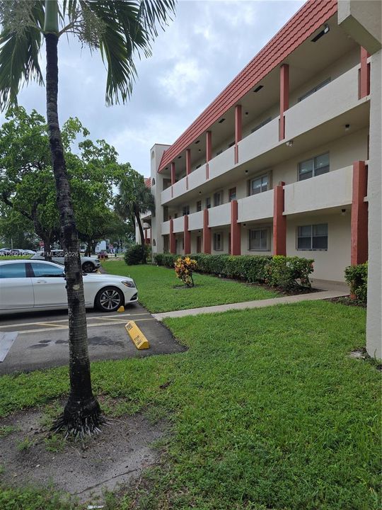 For Sale: $125,000 (1 beds, 1 baths, 640 Square Feet)