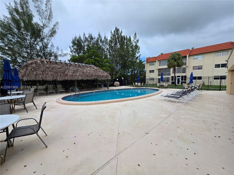 For Sale: $125,000 (1 beds, 1 baths, 640 Square Feet)