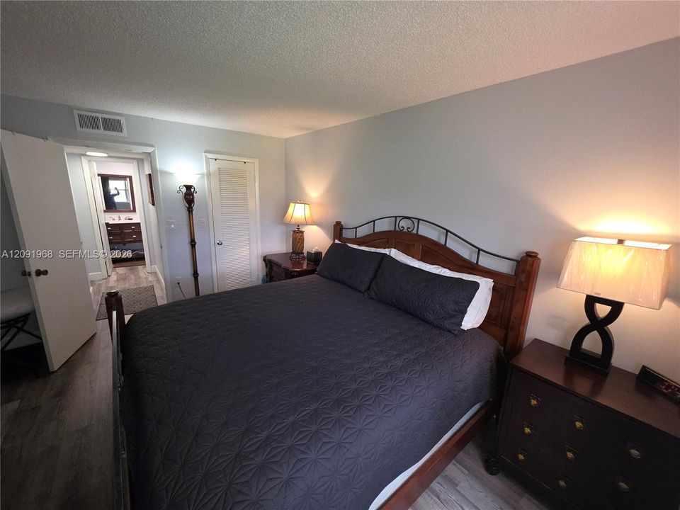 For Sale: $125,000 (1 beds, 1 baths, 640 Square Feet)