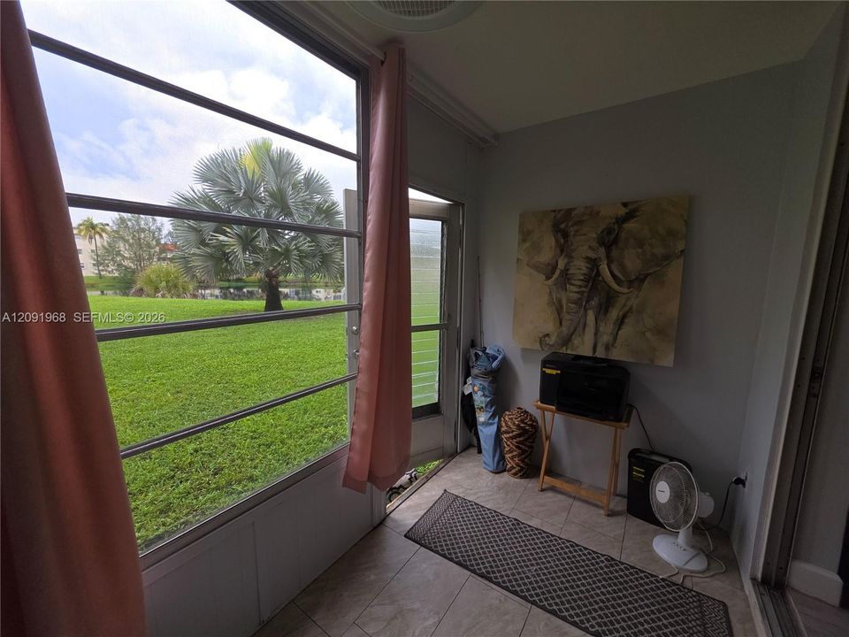 For Sale: $125,000 (1 beds, 1 baths, 640 Square Feet)