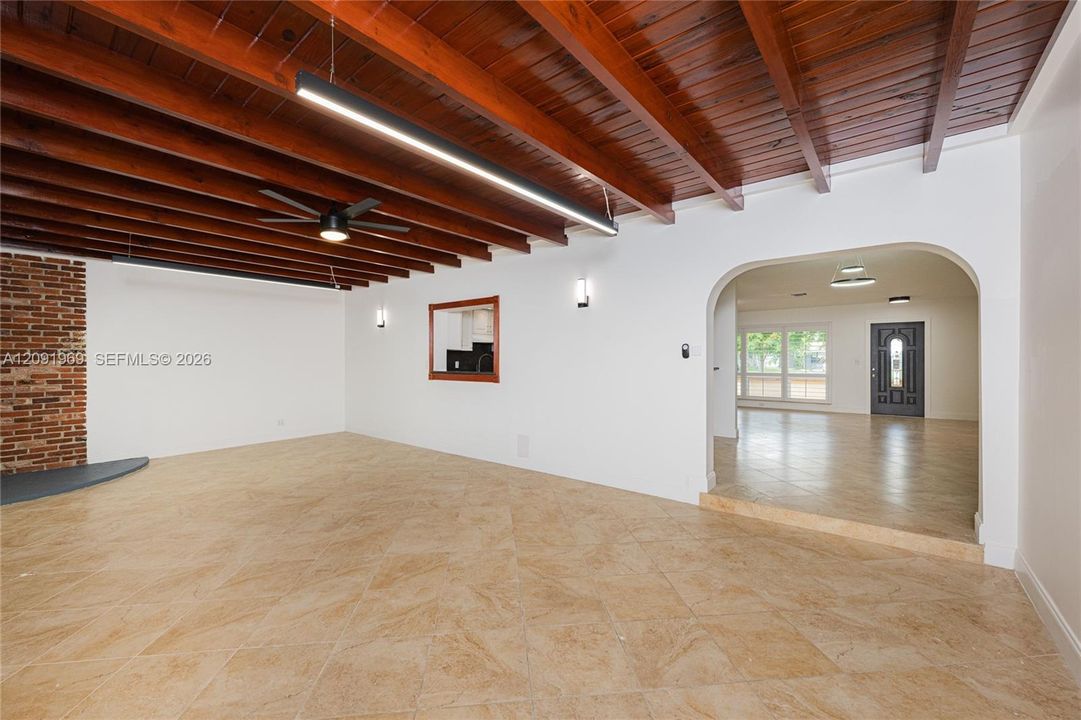En Renta: $4,550 (3 camas, 2 baños, 1787 Pies cuadrados)
