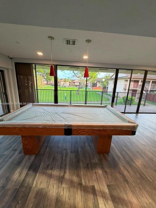 For Rent: $2,000 (1 beds, 1 baths, 736 Square Feet)