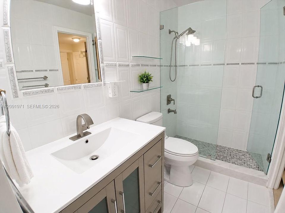 For Rent: $2,000 (1 beds, 1 baths, 736 Square Feet)
