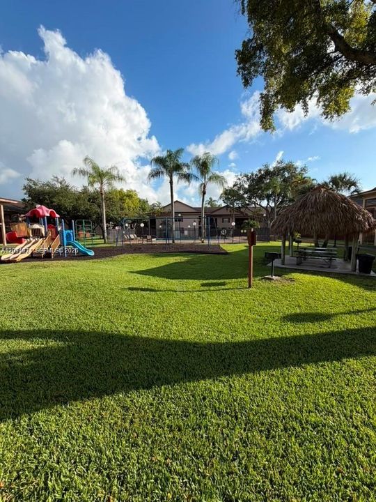 For Rent: $2,000 (1 beds, 1 baths, 736 Square Feet)