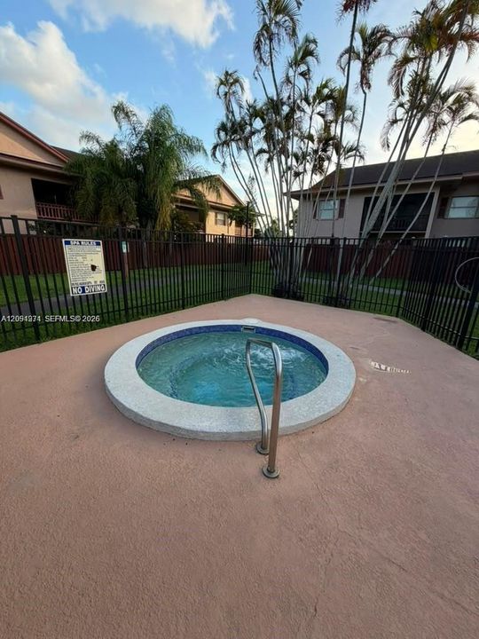 For Rent: $2,000 (1 beds, 1 baths, 736 Square Feet)